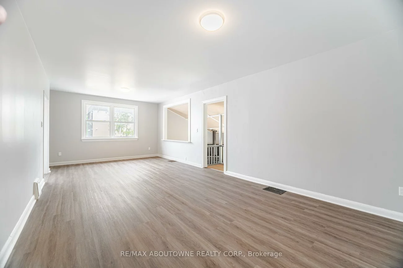 128, Cross, 1014 - QE Queen Elizabeth, Oakville