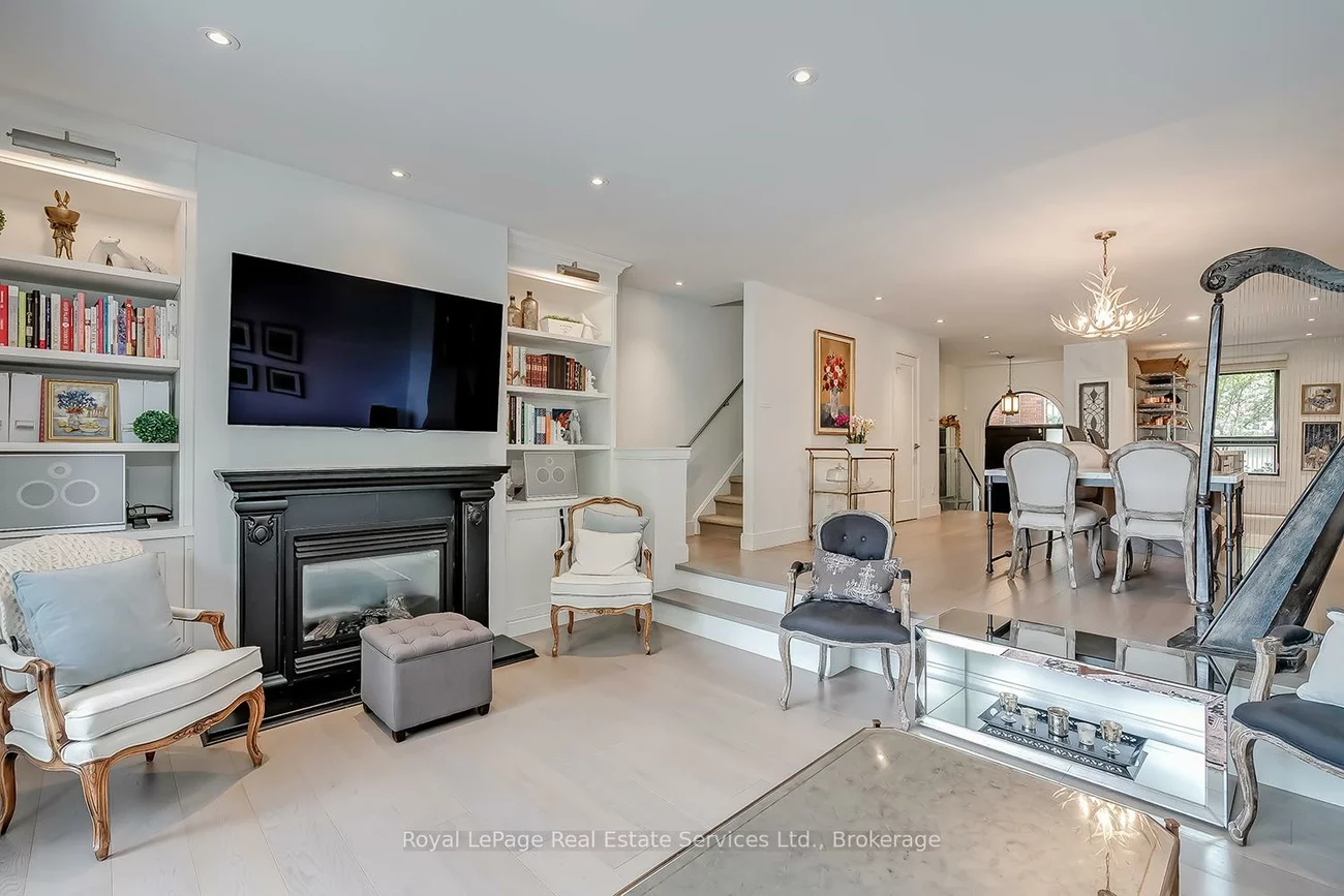 53, Forsythe, 1002 - CO Central, Oakville