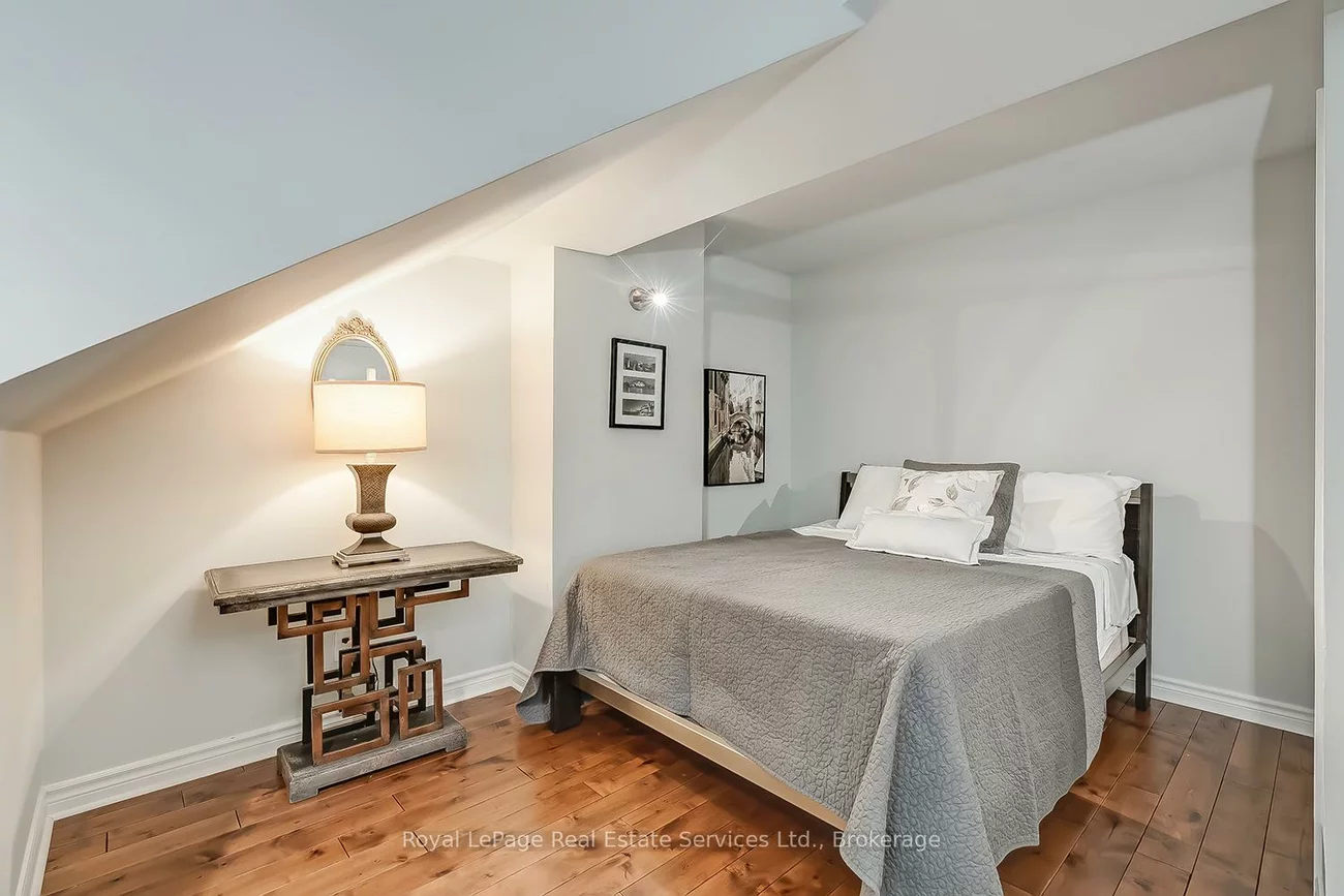 53, Forsythe, 1002 - CO Central, Oakville