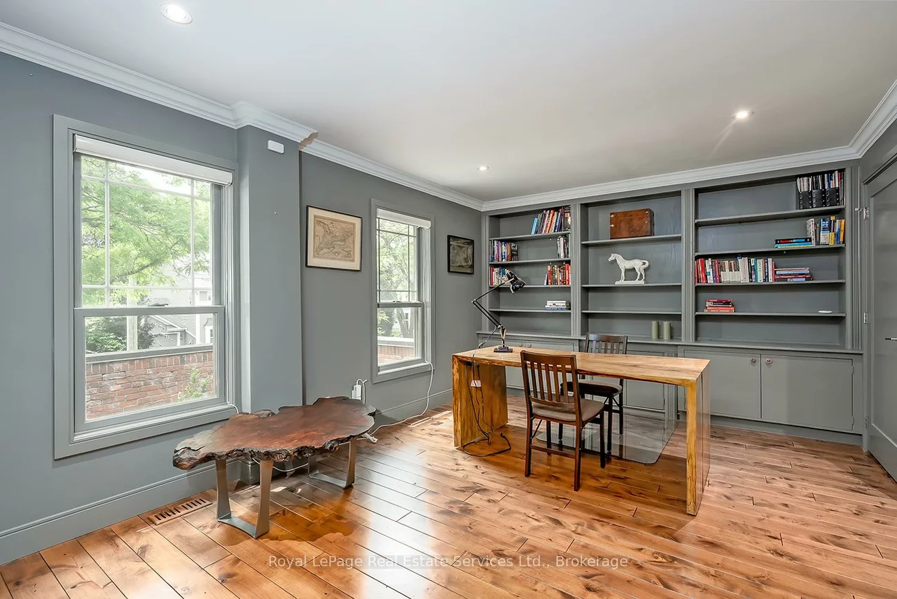 53, Forsythe, 1002 - CO Central, Oakville