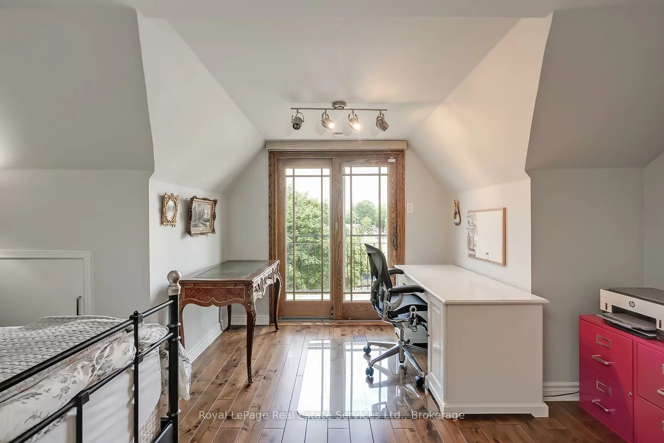 53, Forsythe, 1002 - CO Central, Oakville