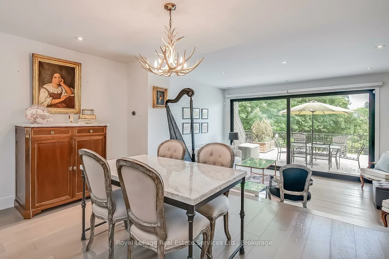 53, Forsythe, 1002 - CO Central, Oakville