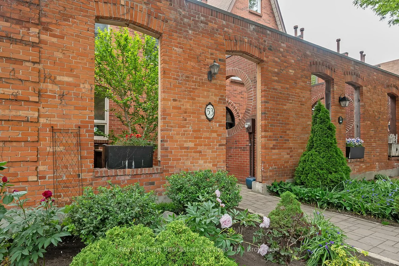 53, Forsythe, 1002 - CO Central, Oakville