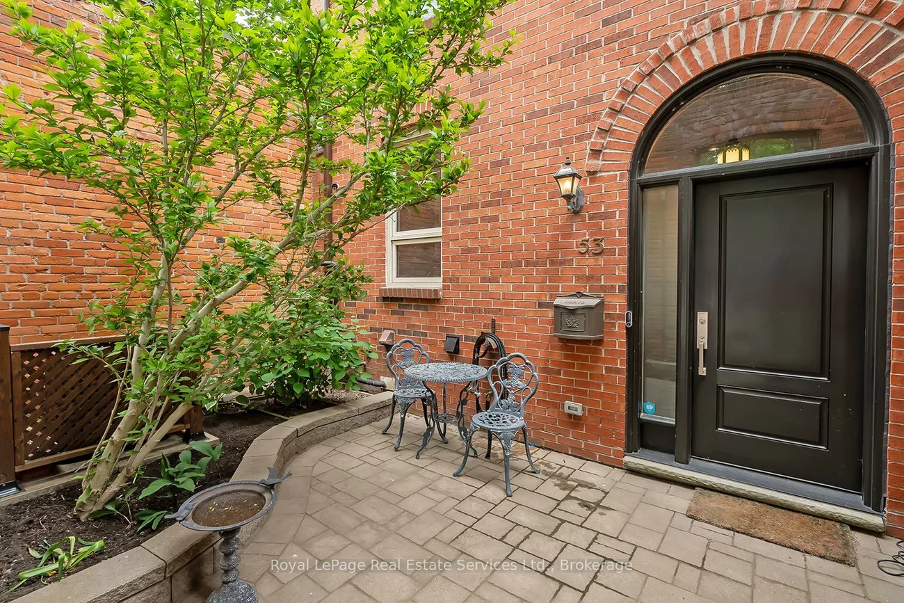 53, Forsythe, 1002 - CO Central, Oakville