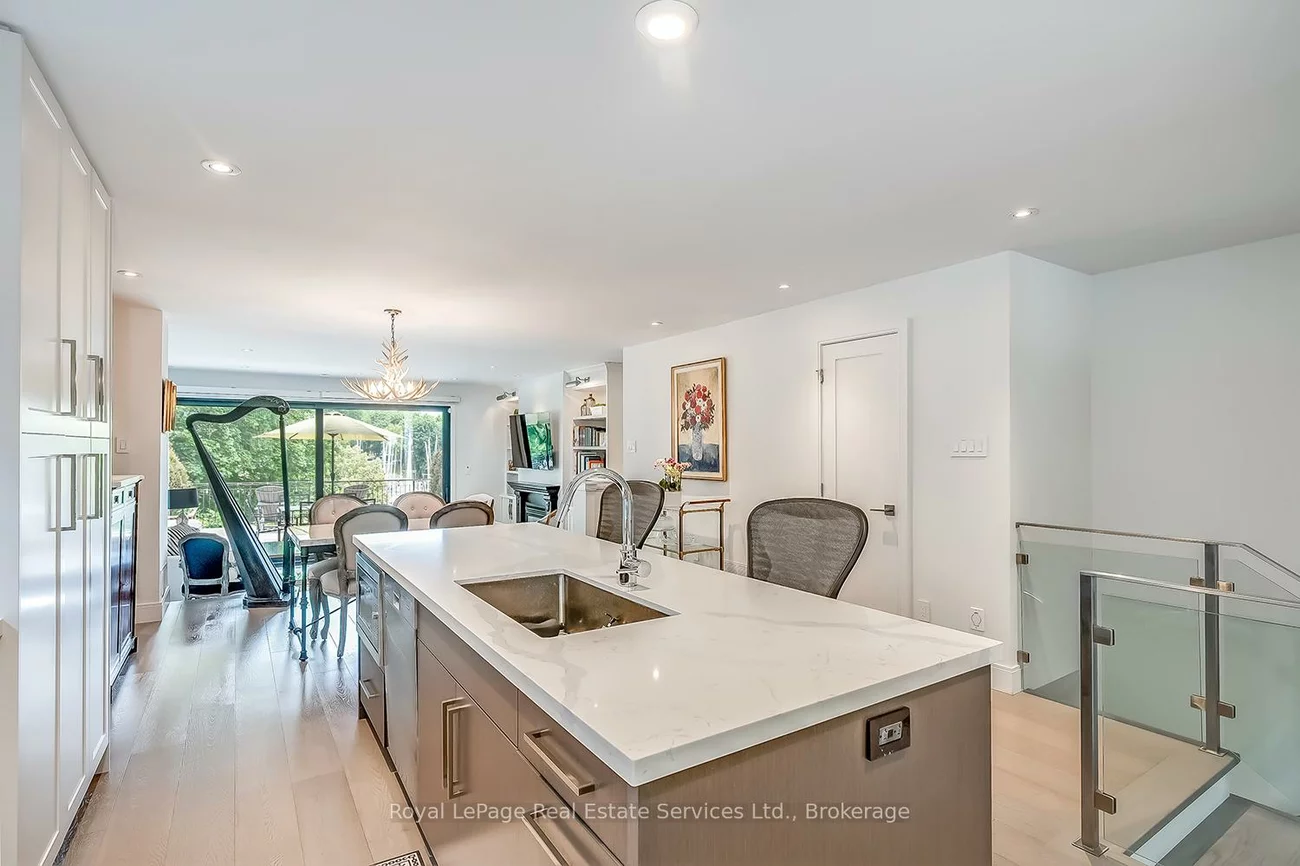 53, Forsythe, 1002 - CO Central, Oakville