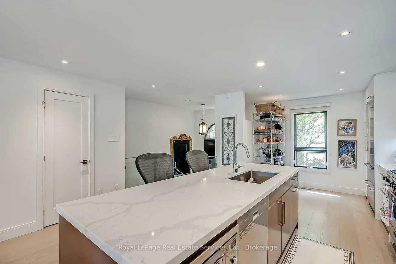 53, Forsythe, 1002 - CO Central, Oakville