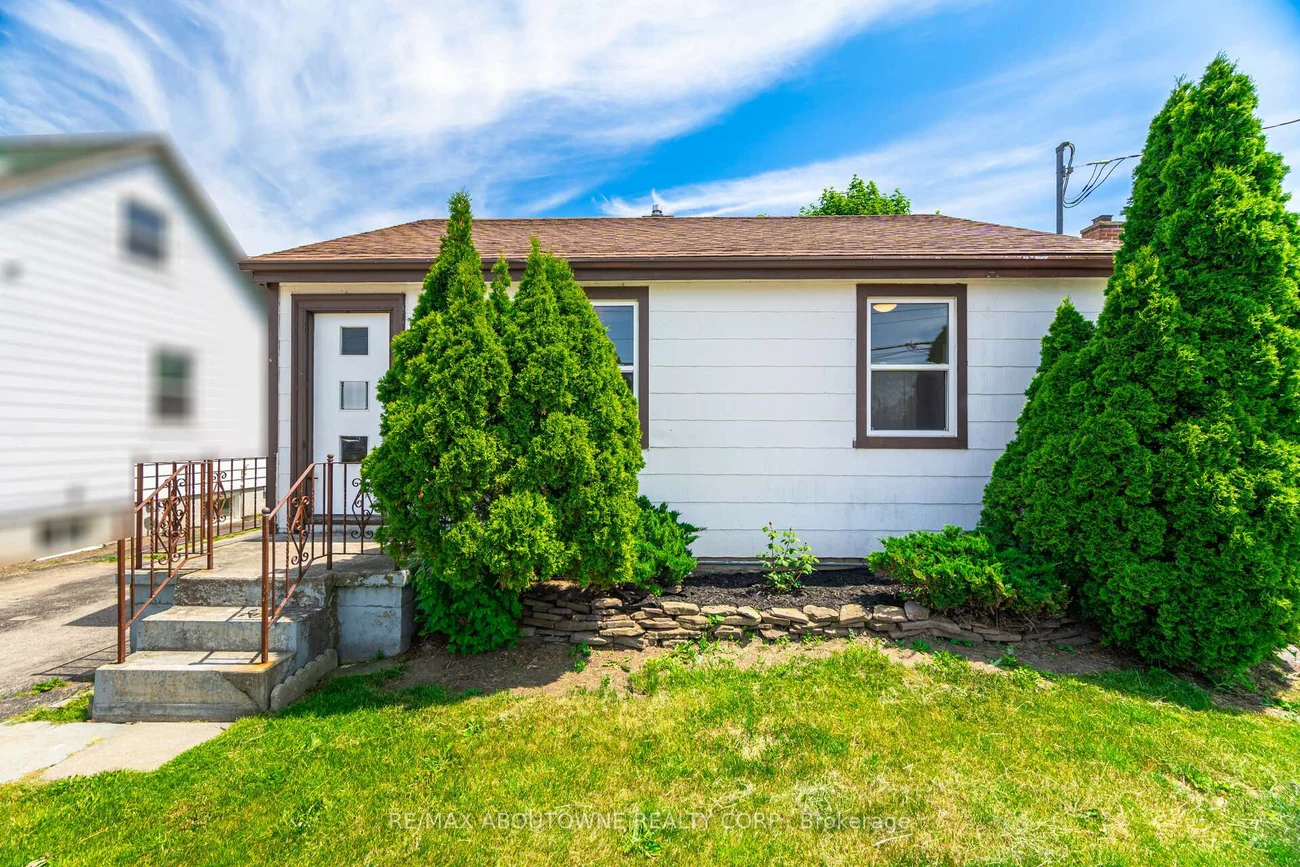 126, Cross, 1014 - QE Queen Elizabeth, Oakville