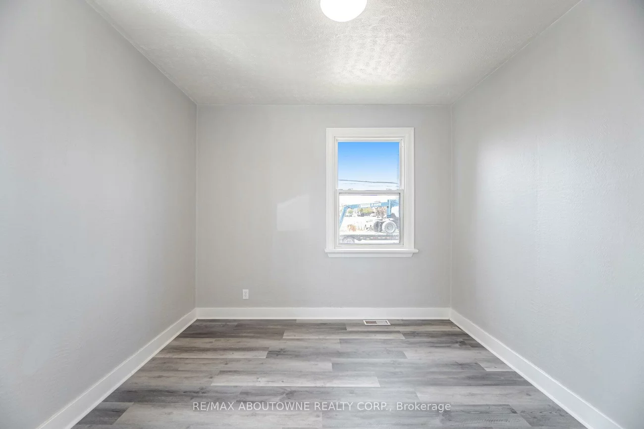 126, Cross, 1014 - QE Queen Elizabeth, Oakville