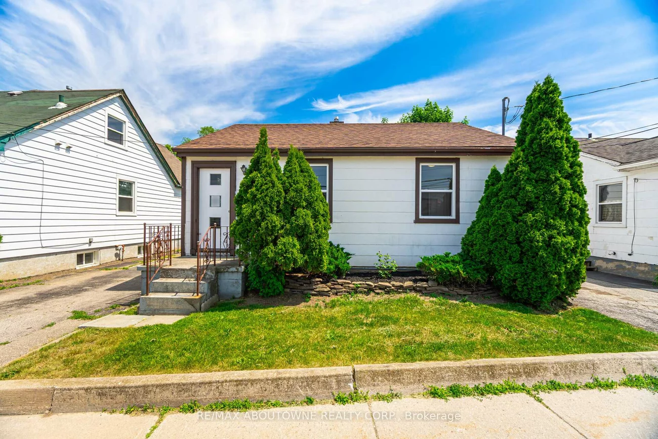 126, Cross, 1014 - QE Queen Elizabeth, Oakville