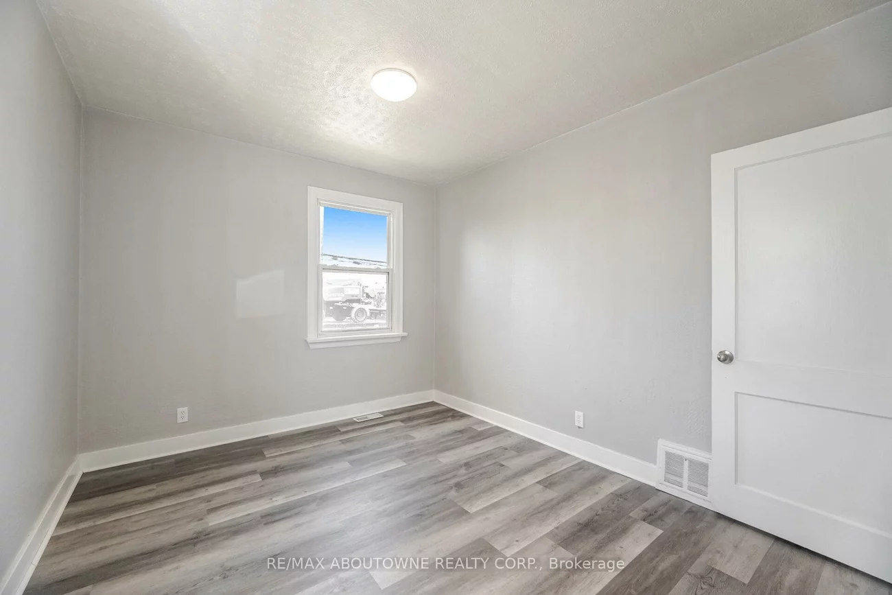 126, Cross, 1014 - QE Queen Elizabeth, Oakville