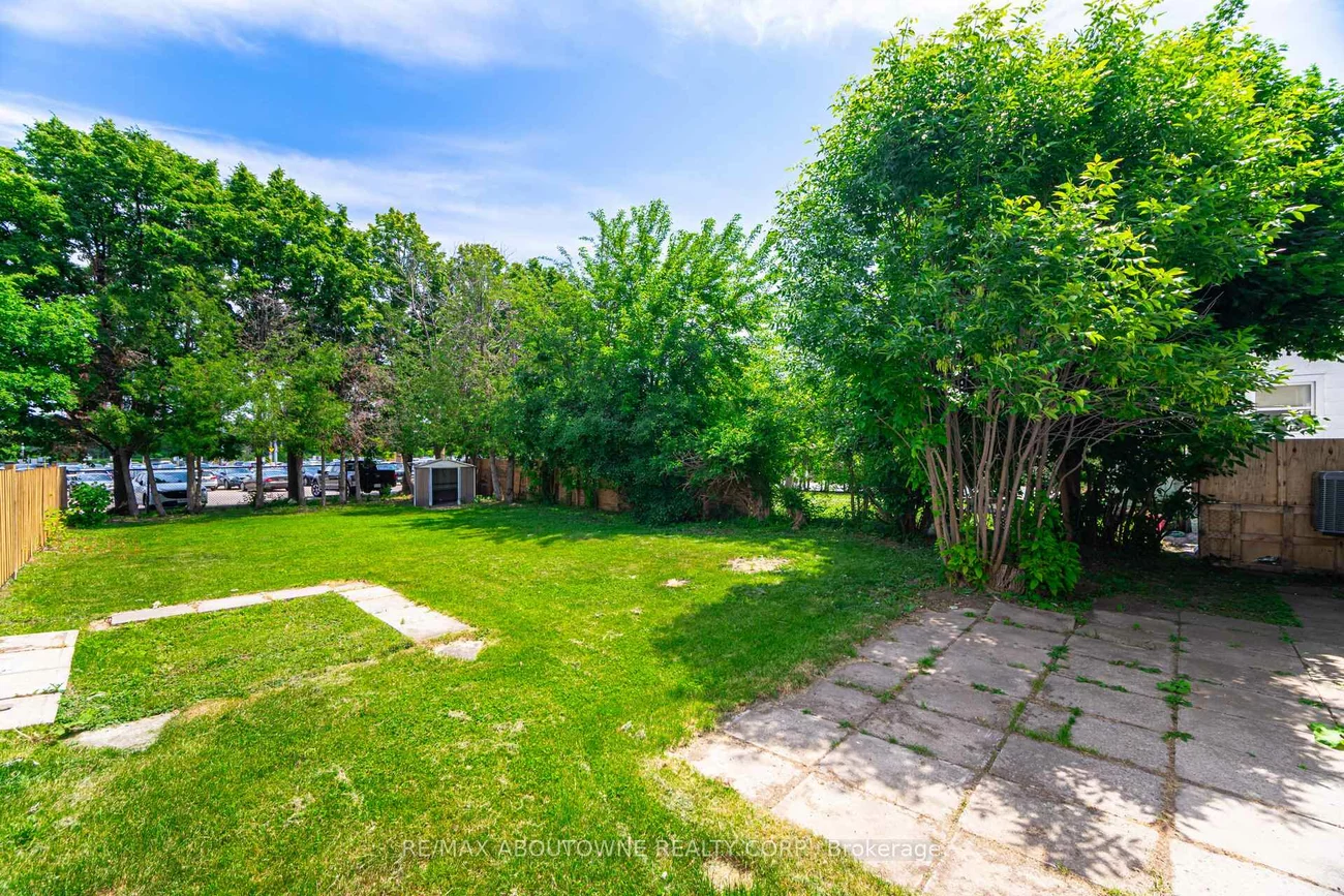 126, Cross, 1014 - QE Queen Elizabeth, Oakville