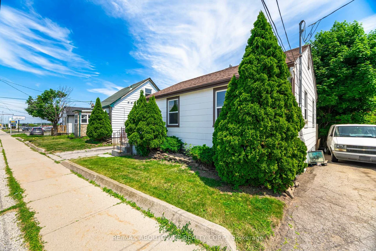 126, Cross, 1014 - QE Queen Elizabeth, Oakville
