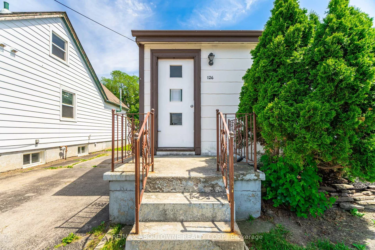 126, Cross, 1014 - QE Queen Elizabeth, Oakville