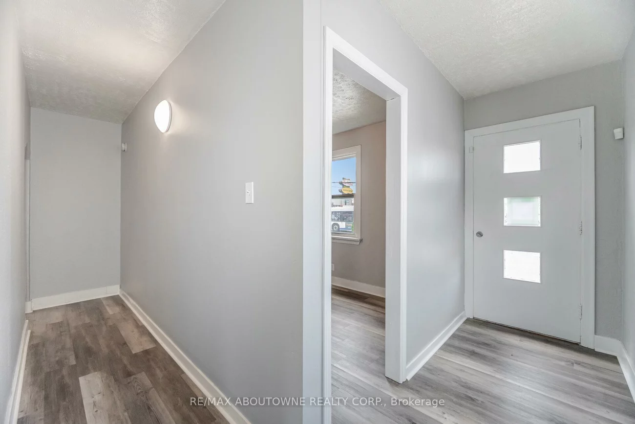 126, Cross, 1014 - QE Queen Elizabeth, Oakville
