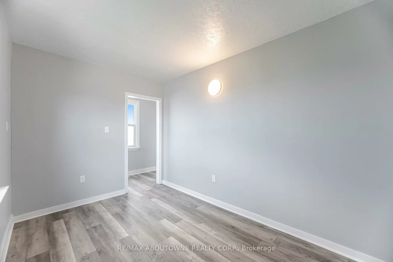 126, Cross, 1014 - QE Queen Elizabeth, Oakville