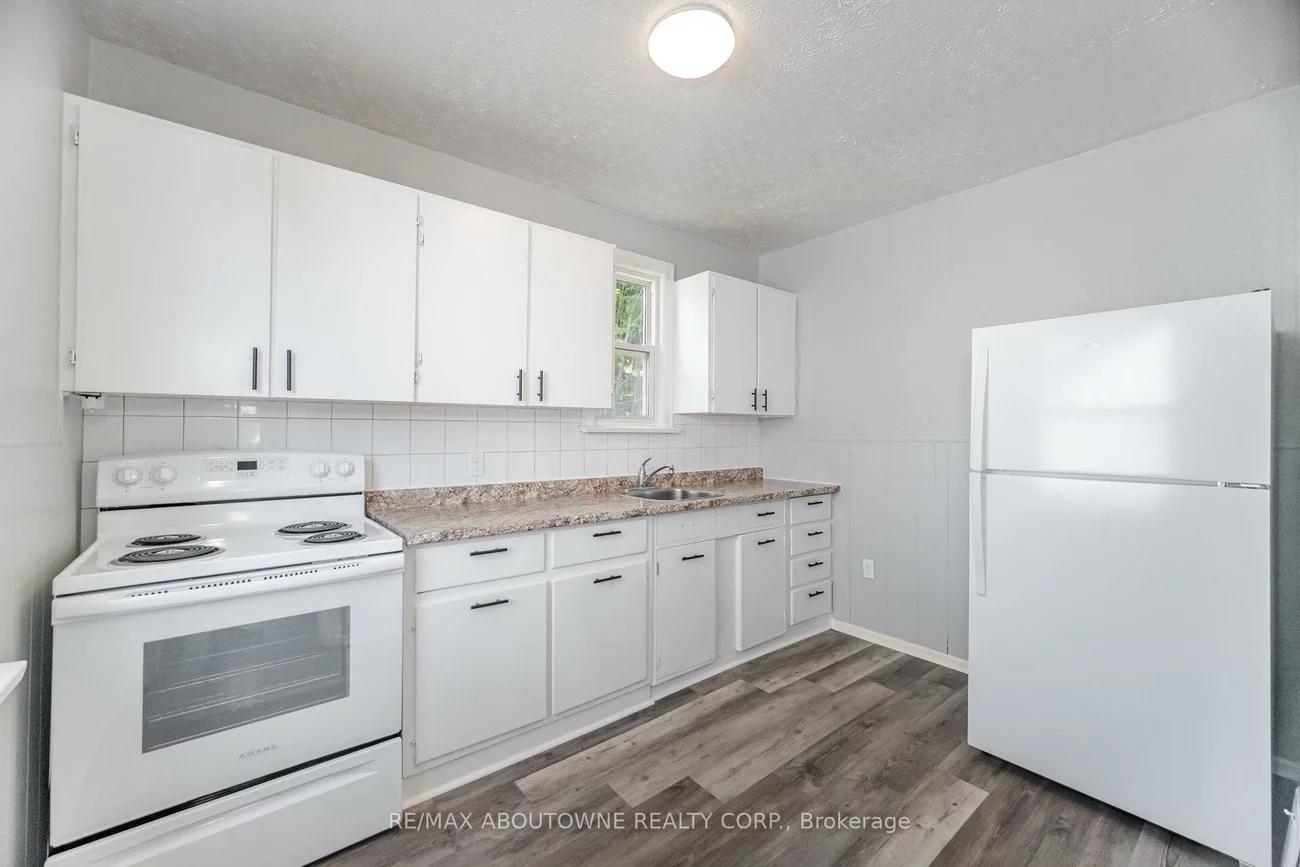 126, Cross, 1014 - QE Queen Elizabeth, Oakville