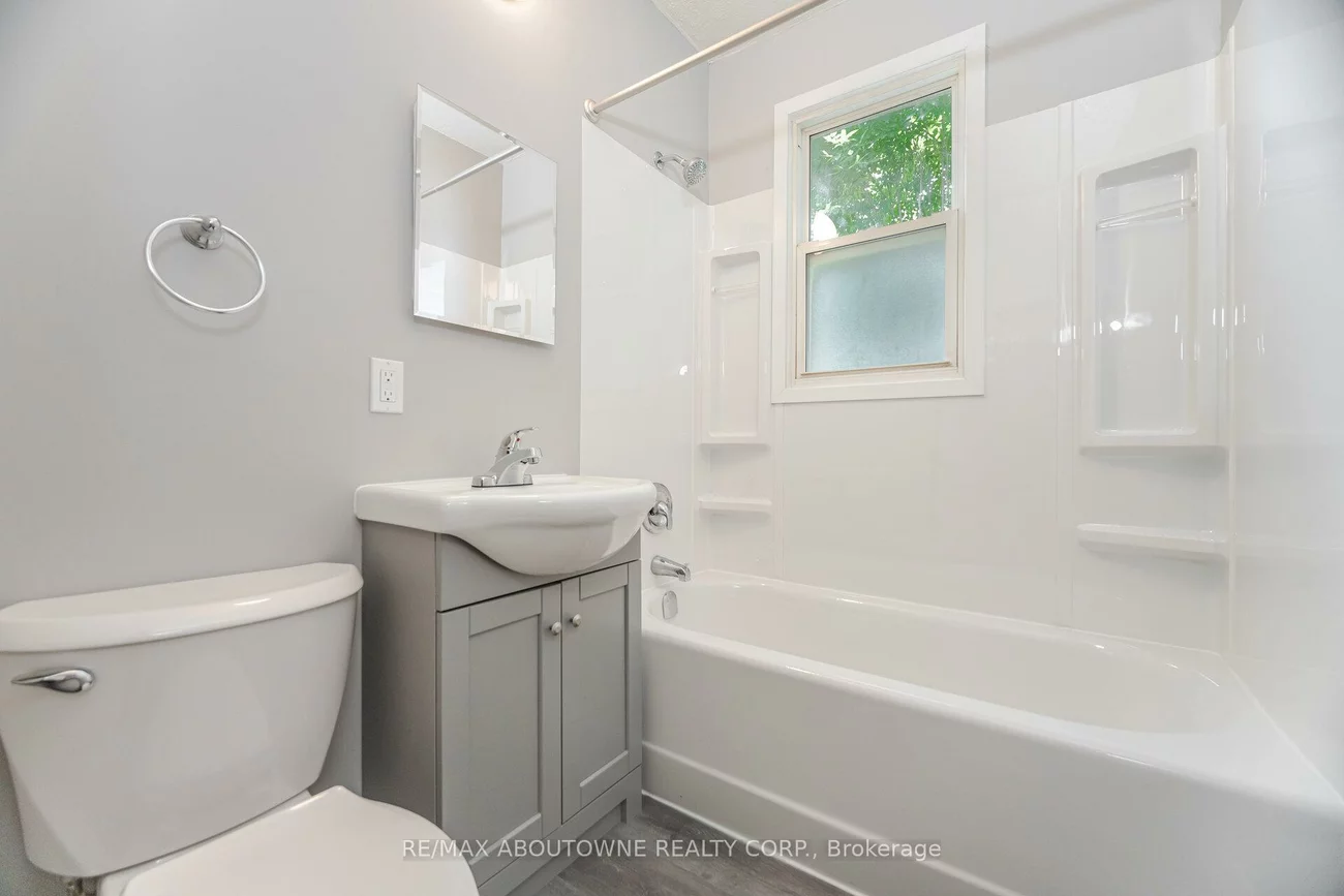 126, Cross, 1014 - QE Queen Elizabeth, Oakville
