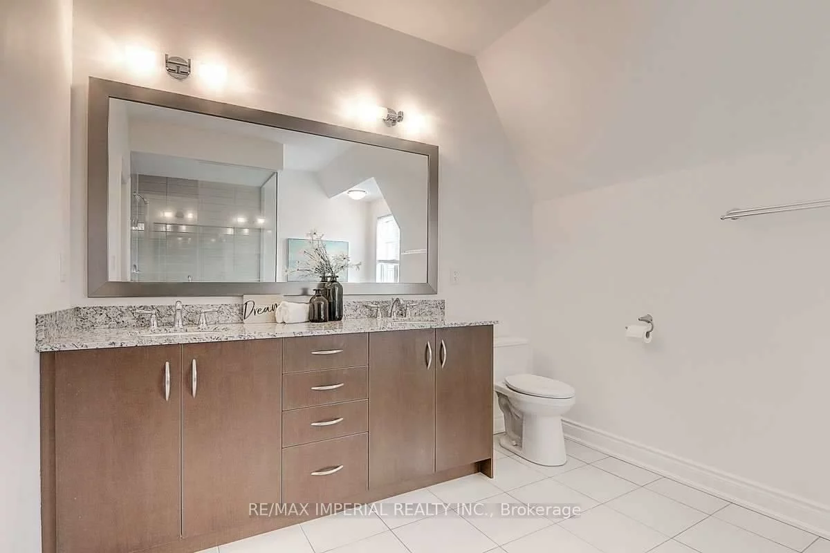 260, Royalton Common, 1015 - RO River Oaks, Oakville
