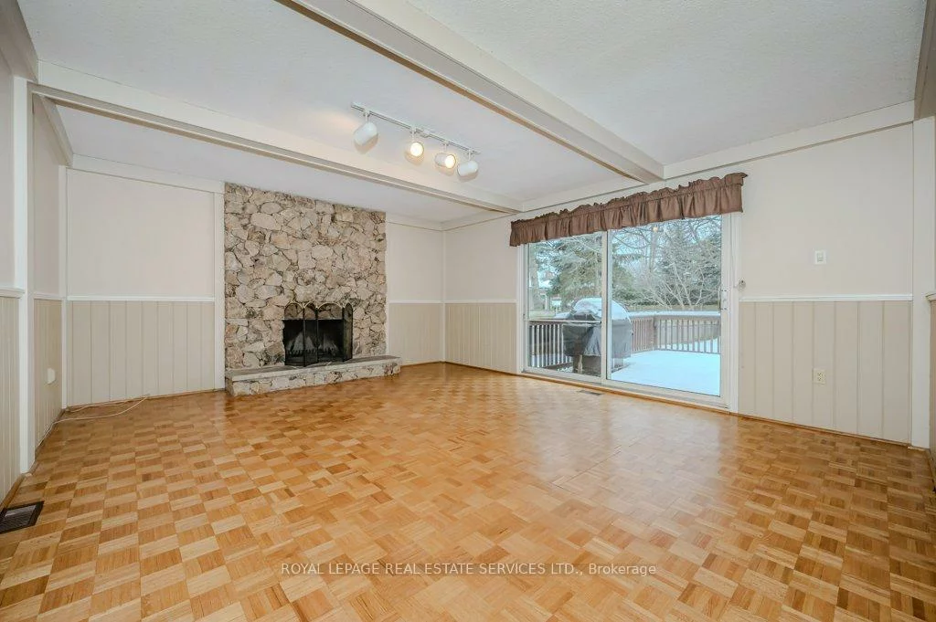 30, Birkbank, 1006 - FD Ford, Oakville