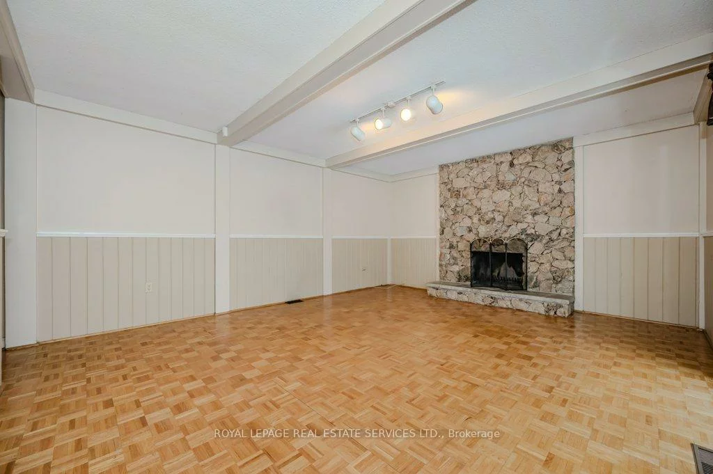 30, Birkbank, 1006 - FD Ford, Oakville