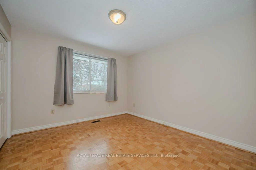 30, Birkbank, 1006 - FD Ford, Oakville