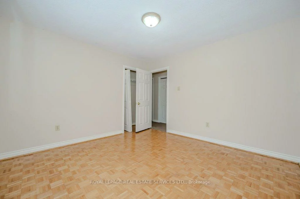 30, Birkbank, 1006 - FD Ford, Oakville