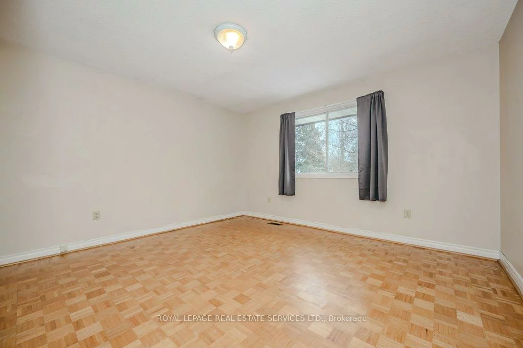 30, Birkbank, 1006 - FD Ford, Oakville