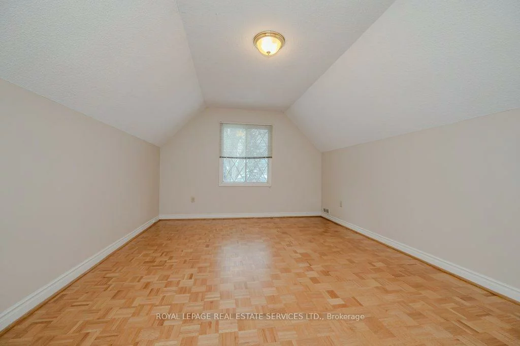 30, Birkbank, 1006 - FD Ford, Oakville
