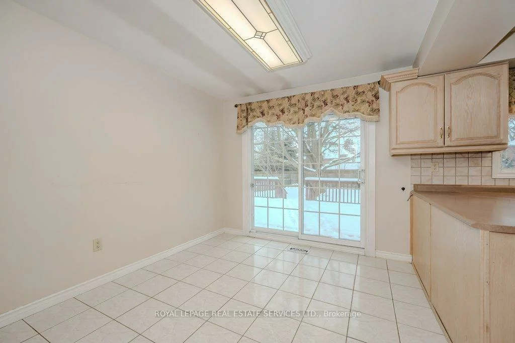 30, Birkbank, 1006 - FD Ford, Oakville