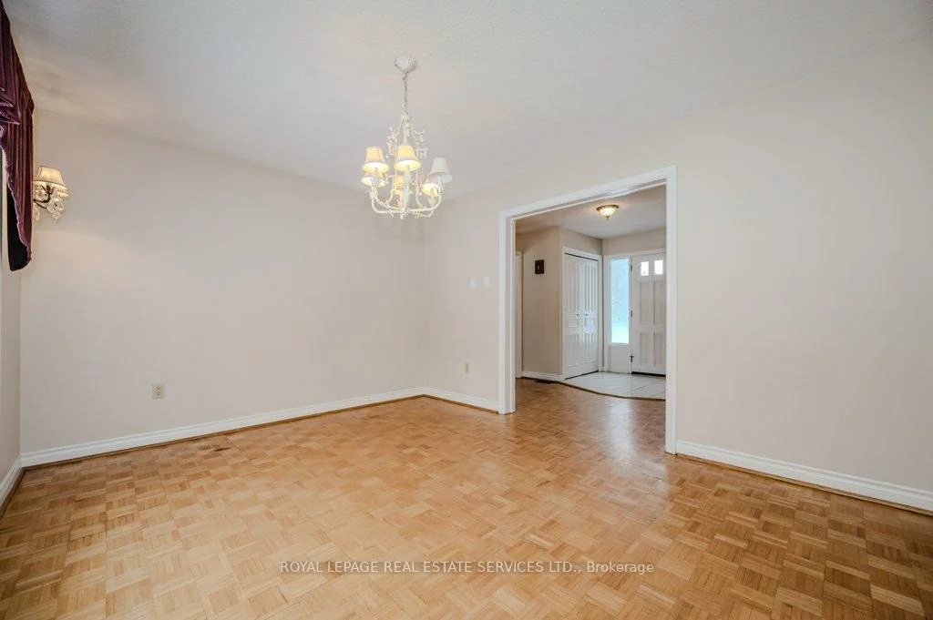 30, Birkbank, 1006 - FD Ford, Oakville