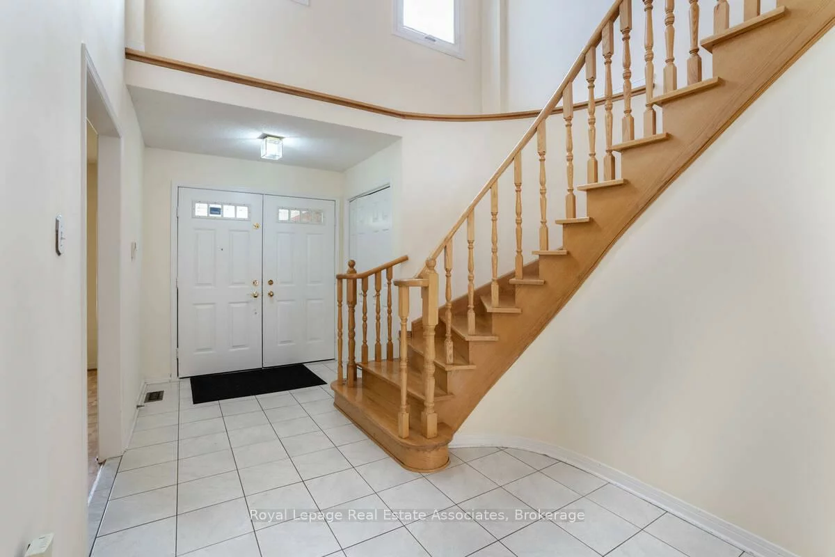 2551, Wynten, 1004 - CV Clearview, Oakville