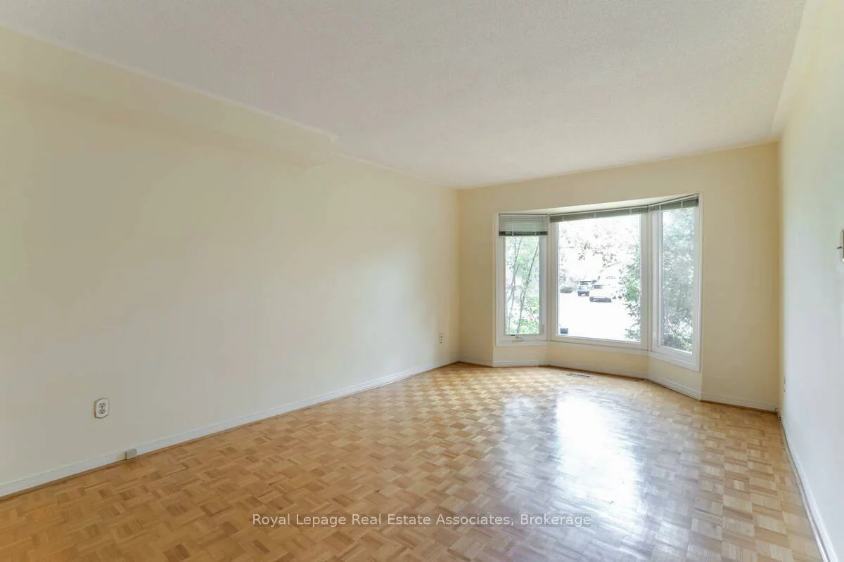 2551, Wynten, 1004 - CV Clearview, Oakville