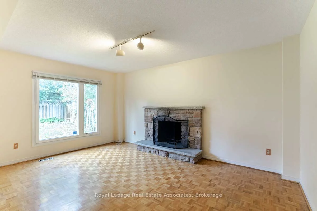 2551, Wynten, 1004 - CV Clearview, Oakville