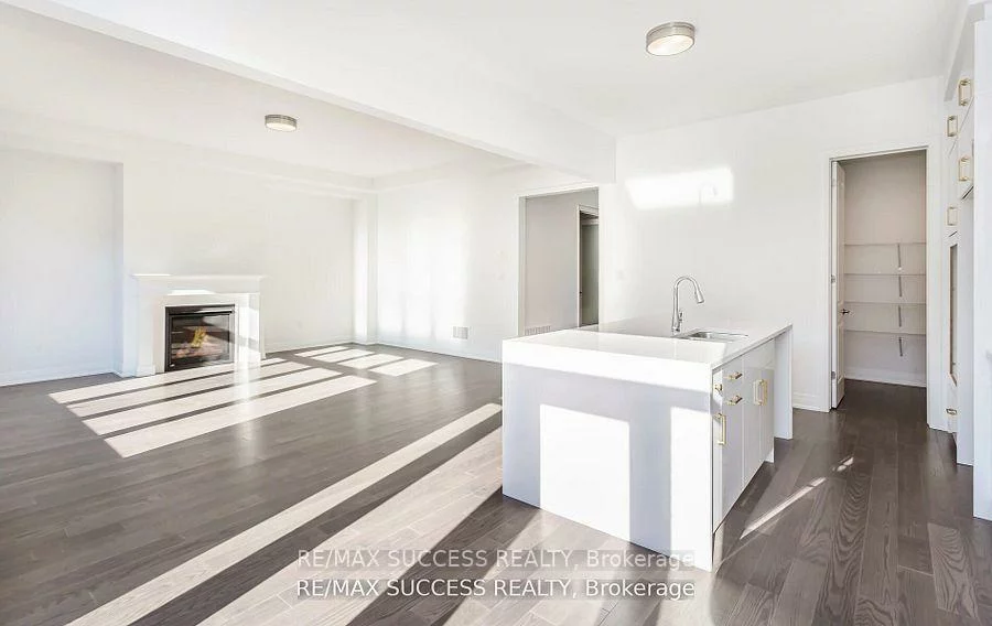 3130, Travertine, 1012 - NW Northwest, Oakville