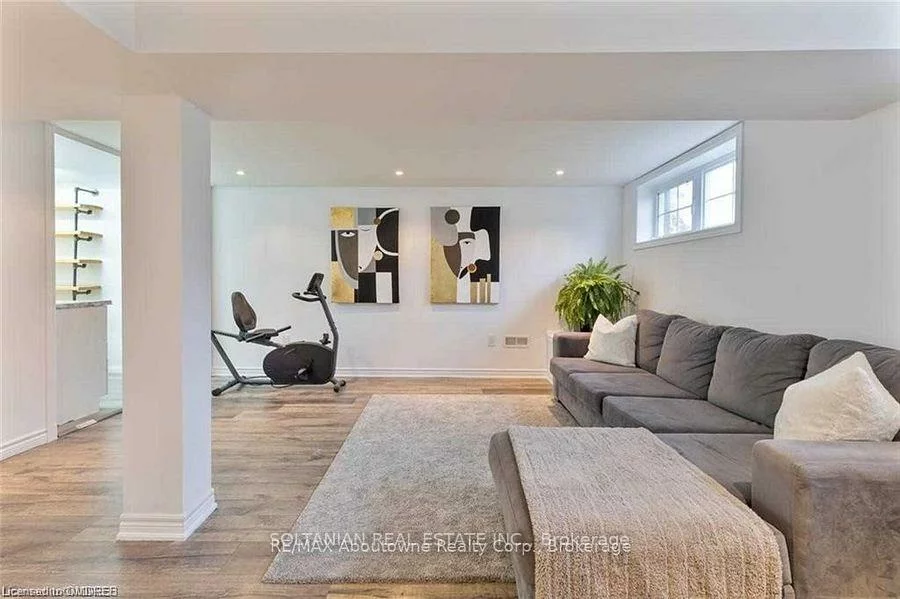 490, STANFIELD, 1020 - WO West, Oakville