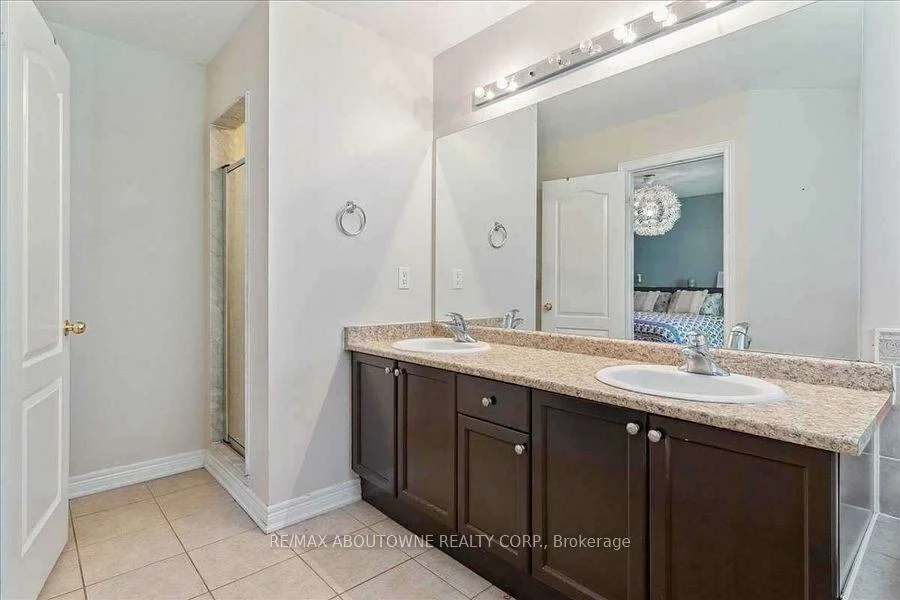 3440, Whilabout, 1001 - BR Bronte, Oakville