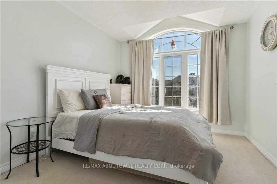 3440, Whilabout, 1001 - BR Bronte, Oakville