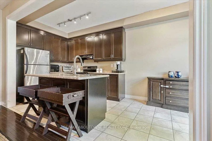 3440, Whilabout, 1001 - BR Bronte, Oakville