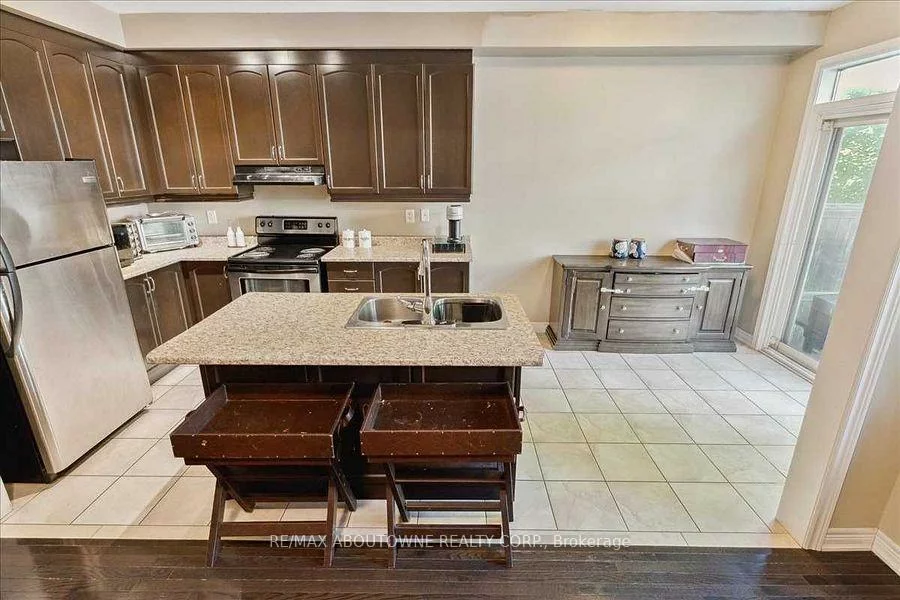 3440, Whilabout, 1001 - BR Bronte, Oakville