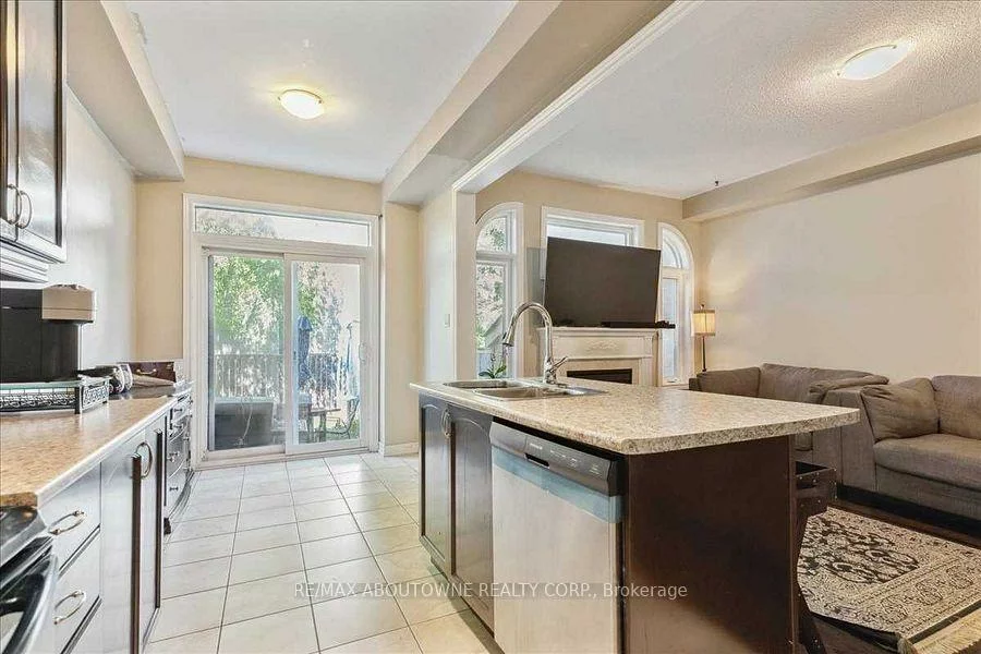 3440, Whilabout, 1001 - BR Bronte, Oakville