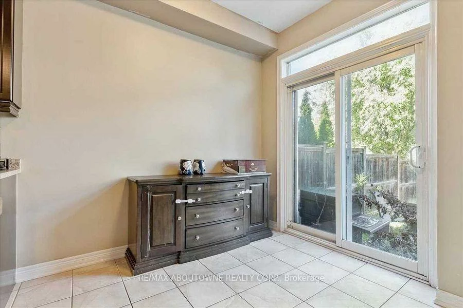 3440, Whilabout, 1001 - BR Bronte, Oakville