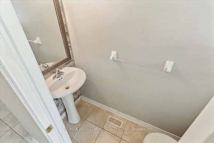 3440, Whilabout, 1001 - BR Bronte, Oakville