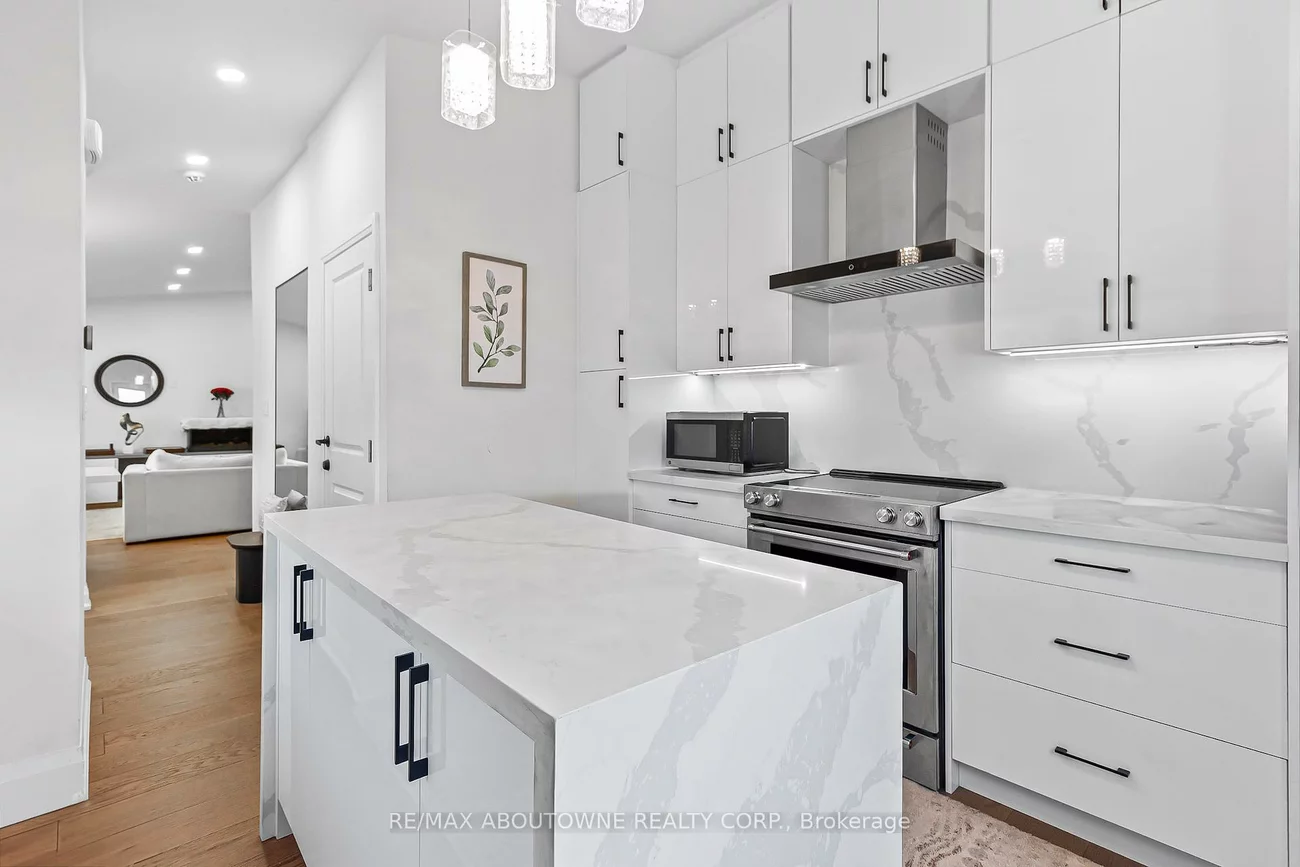 523, Pinegrove, 1020 - WO West, Oakville