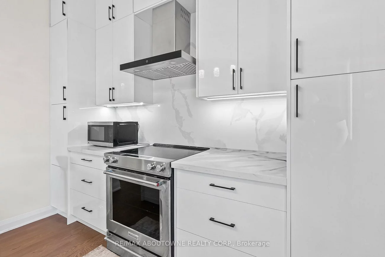 523, Pinegrove, 1020 - WO West, Oakville