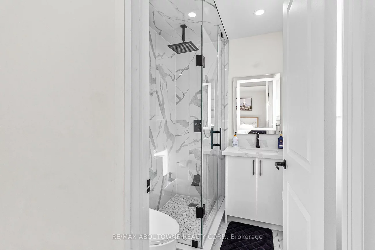 523, Pinegrove, 1020 - WO West, Oakville