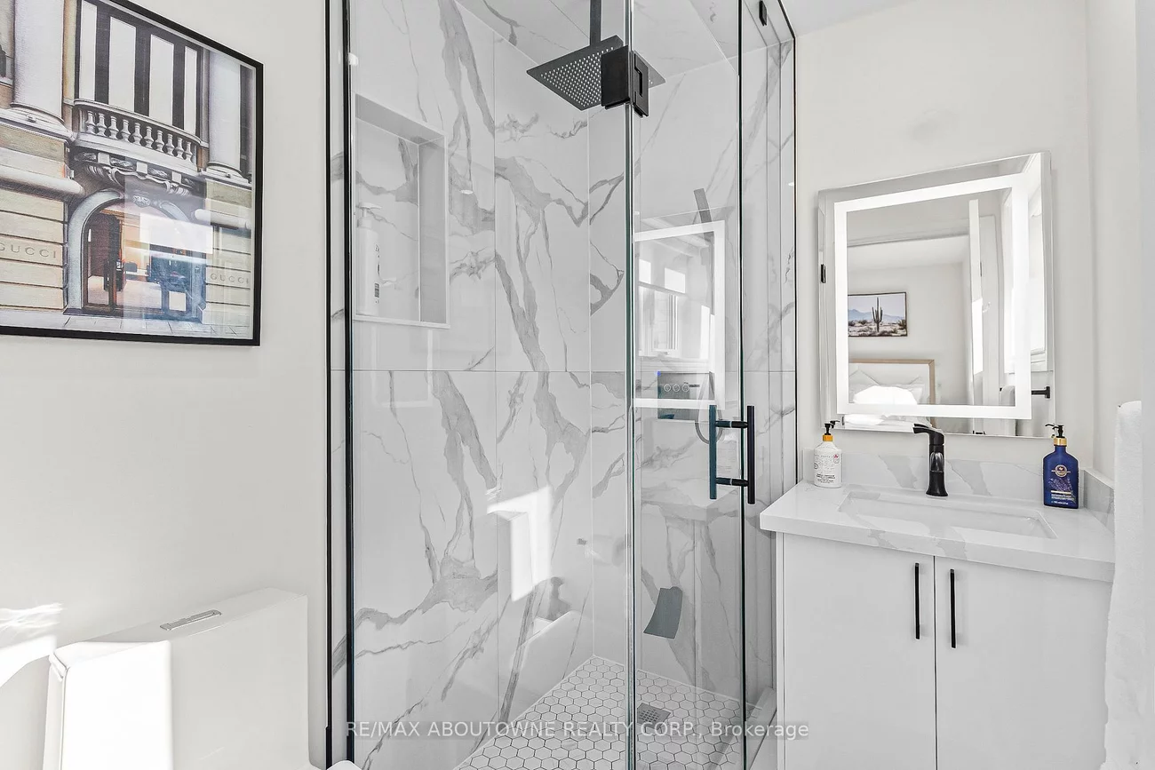 523, Pinegrove, 1020 - WO West, Oakville