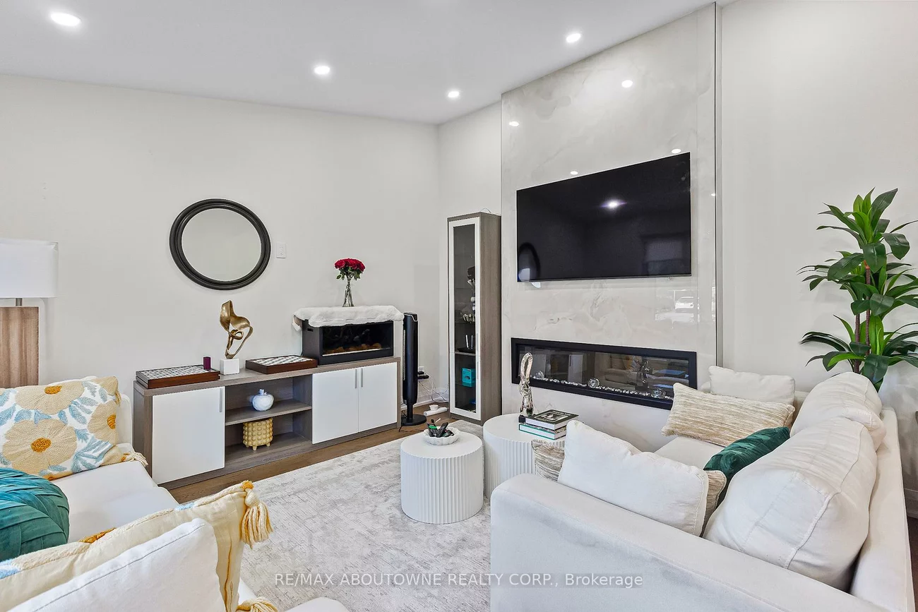 523, Pinegrove, 1020 - WO West, Oakville