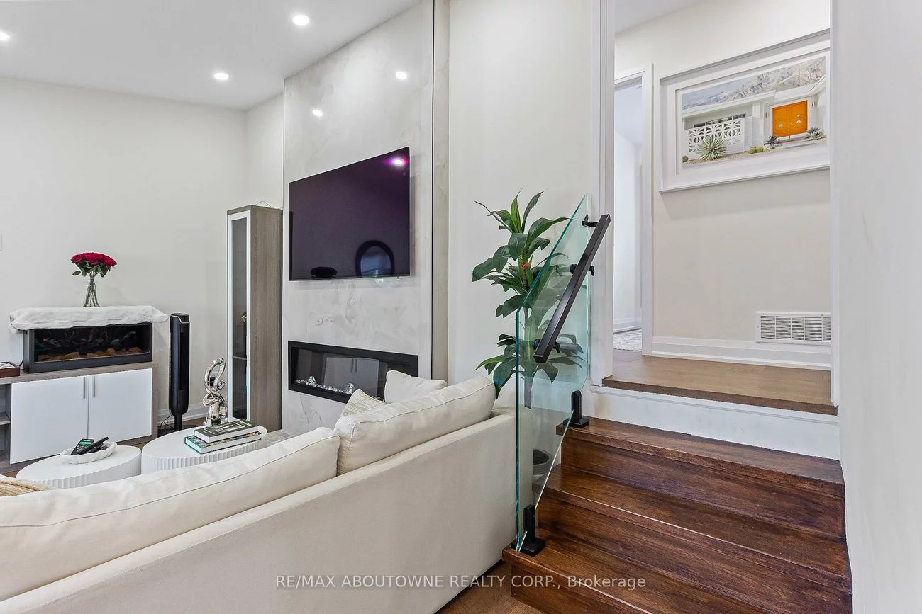 523, Pinegrove, 1020 - WO West, Oakville