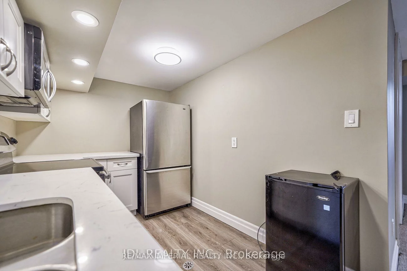 1066, Selby, 1020 - WO West, Oakville