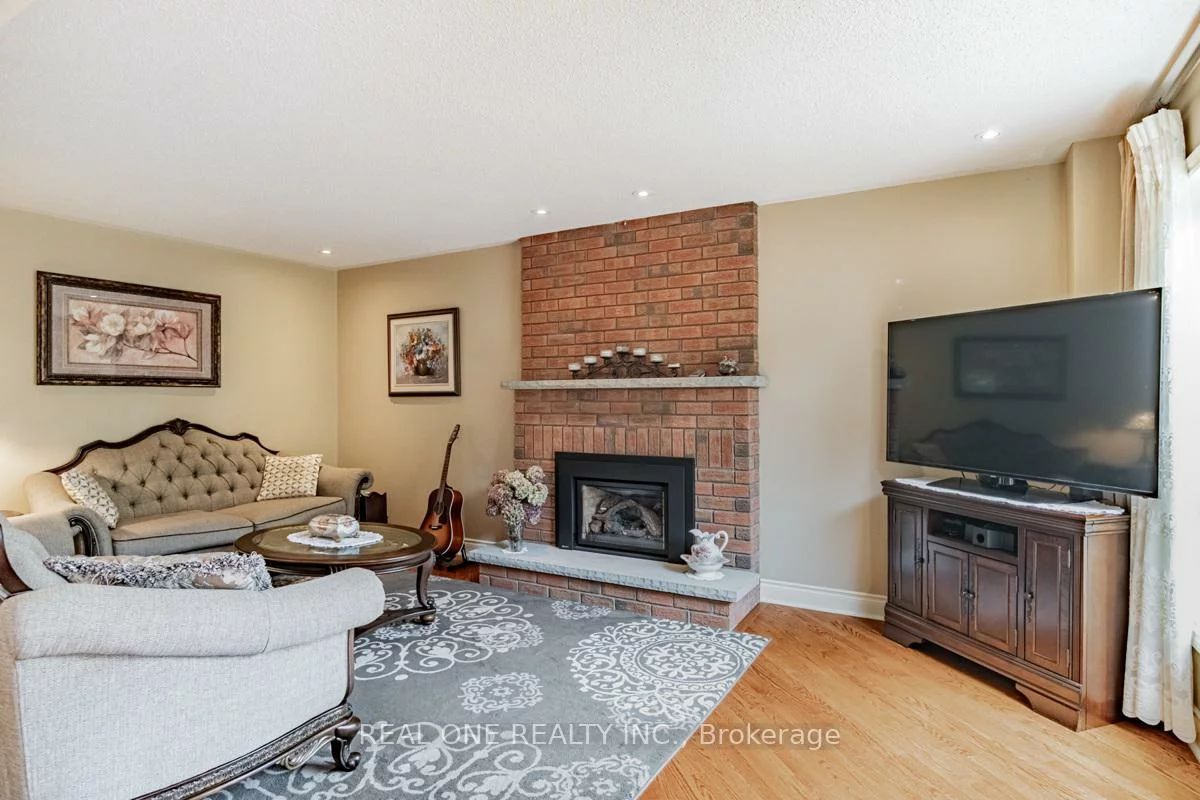 2048, Grand, 1018 - WC Wedgewood Creek, Oakville